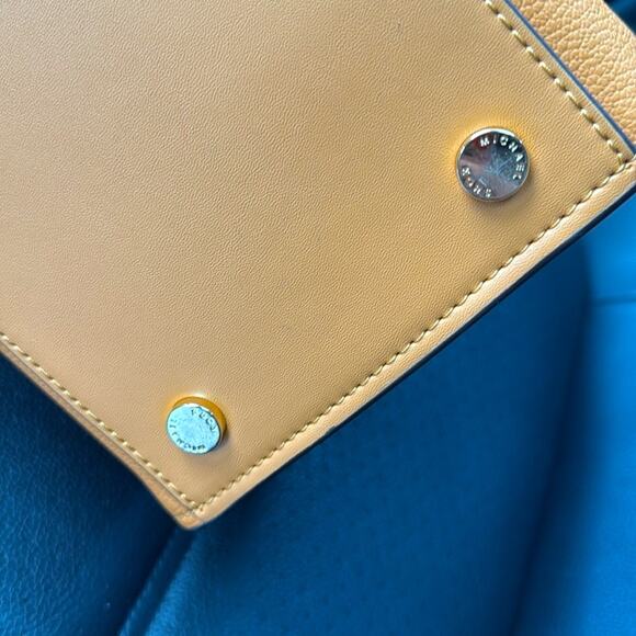 MICHAEL KORS HAMILTON MEDIUM SATCHEL KEY LOCK SHOULDER BAG CIDER YELLOW LEATHER - Picture 6 of 10